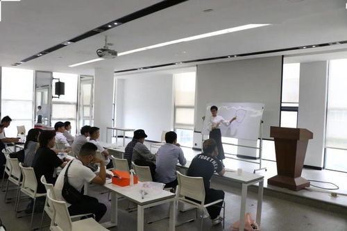 中國發(fā)制品行業(yè)第二期假發(fā)技術(shù)修剪培訓(xùn)圓滿落幕，推動計算機(jī)軟硬件輔助設(shè)備零售發(fā)展
